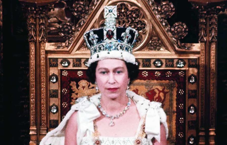 Isabel II, la roca que afianzó a la monarquía británica