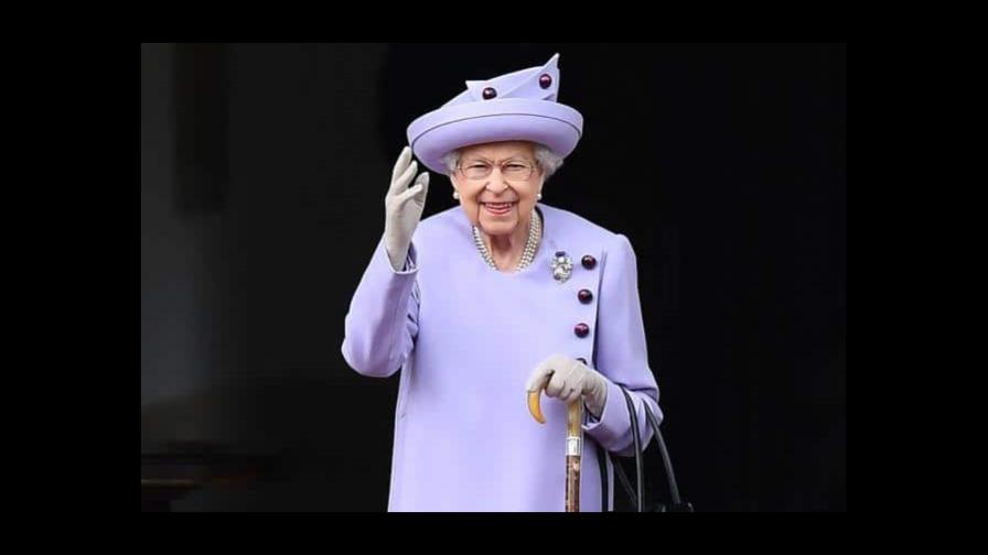 Isabel II fue una de los grandes líderes del mundo, dice Truss en los Comunes
