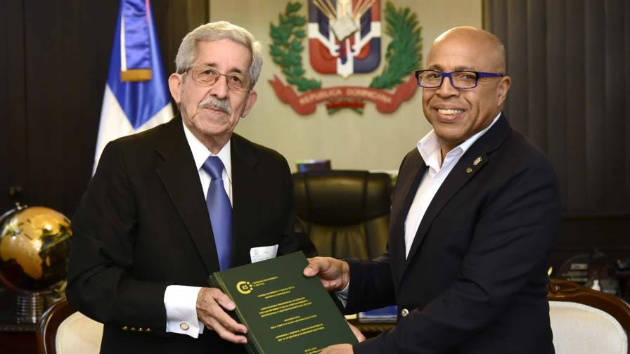 CES entrega a Pacheco informe de mesa temática sobre Reforma Electoral