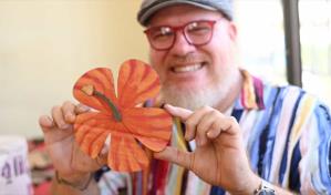 Patricio Correa, el artesano detr&aacute;s de las flores del &Aacute;rbol de la Esperanza
