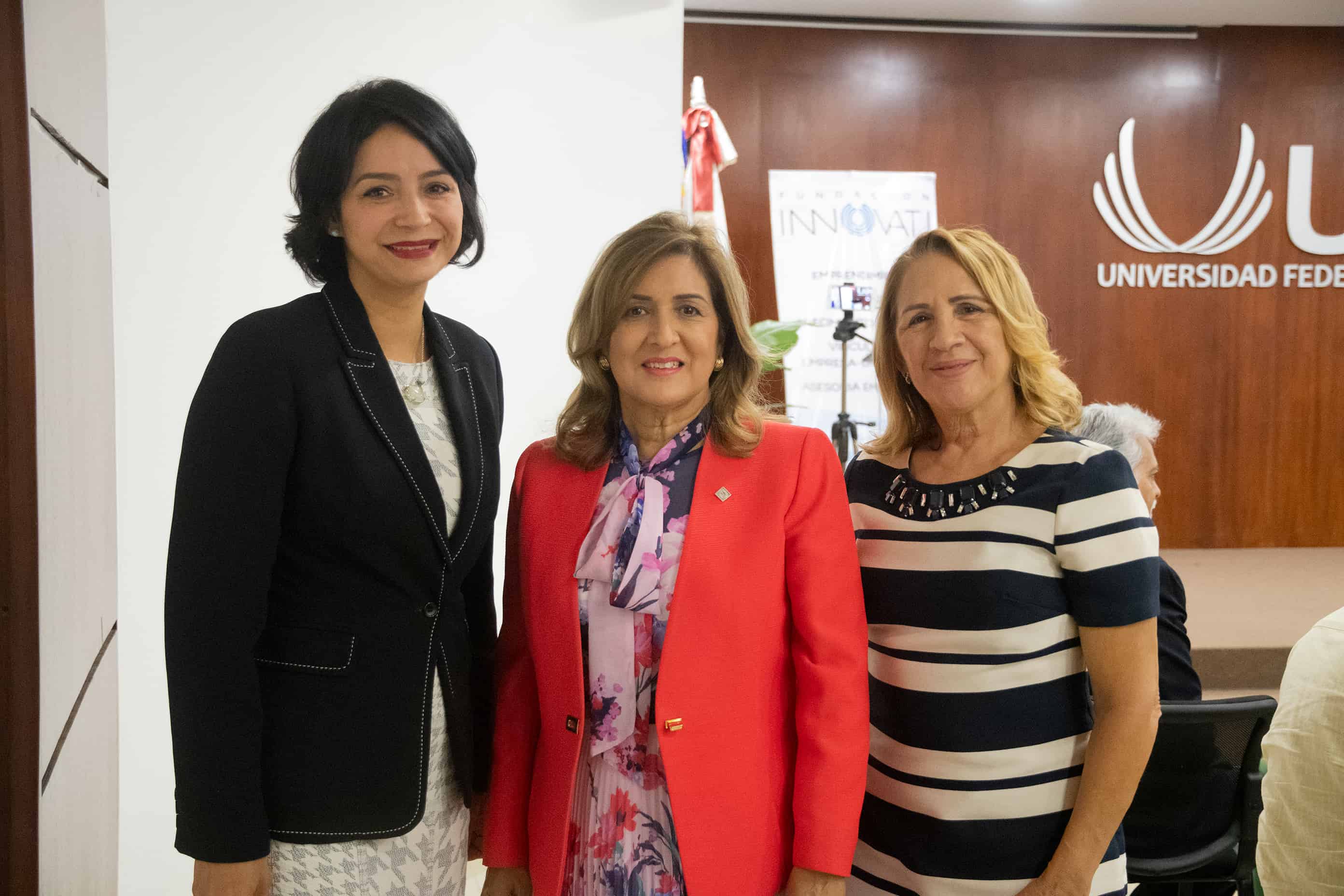 Ingrid Klávemann, Noris Rojas de Pérez y Zoila Colón de los Santos. 