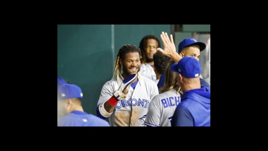 Bichette dispara quinto jonrón en cuatro juegos; Azulejos se imponen Bichette dispara quinto jonrón en cuatro juegos; Azulejos se imponen