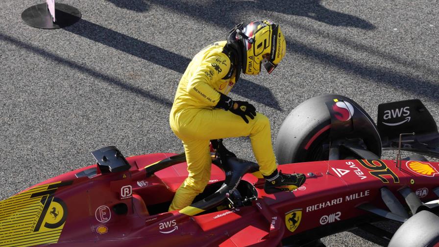 Leclerc logra la pole en Monza para alegría de los aficionados de Ferrari