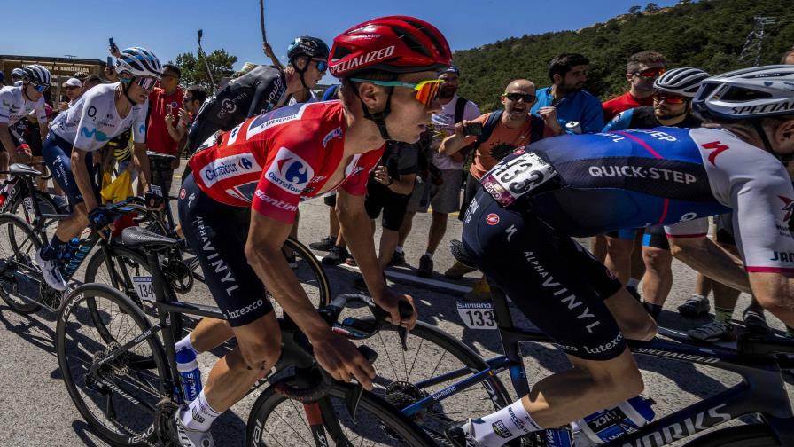 Evenepoel defiende su ventaja en la 20ma etapa en la Vuelta