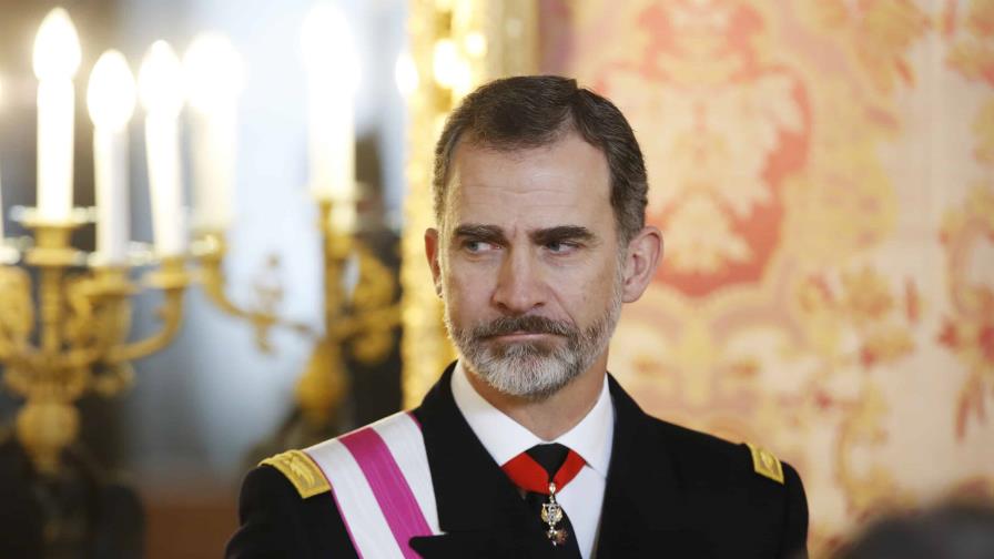 Felipe VI felicita a Carlos III y confía en reforzar la relación bilateral Felipe VI felicita a Carlos III y confía en reforzar la relación bilateral