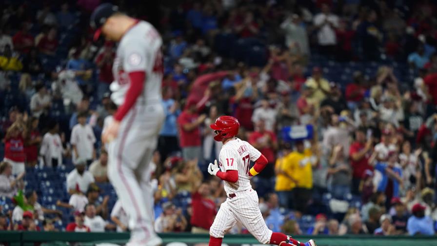 Filis superan a Nacionales; jonrones de Hoskins y Realmuto