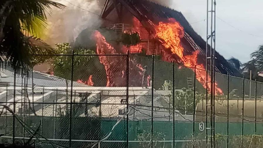 Se incendia área del hotel Natural Park de Cabeza de Toro, en Bávaro Se incendia área del hotel Natural Park de Cabeza de Toro, en Bávaro