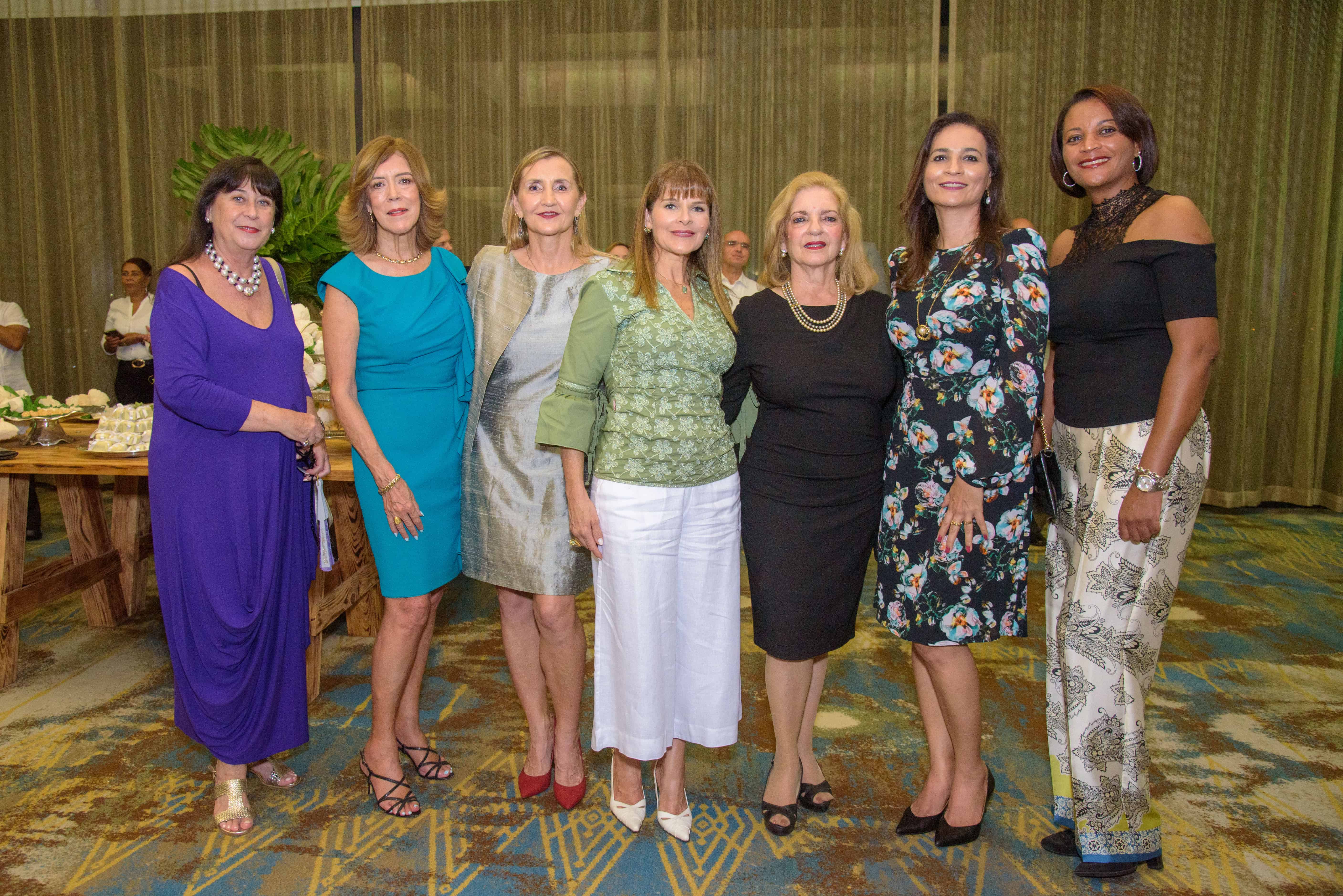 Rossana Dina, Quety de Betances, Renata Librandi, Andrea Benites, Marianela de Paulino, Amelia Ortiz y Nancy Ferreira.