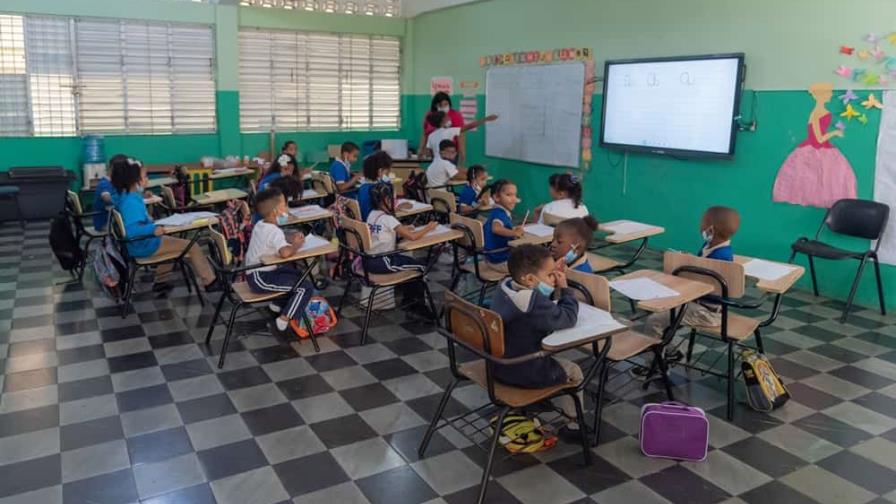 Minerd prohíbe  traslado de docentes de escuelas a Regionales y Distritos