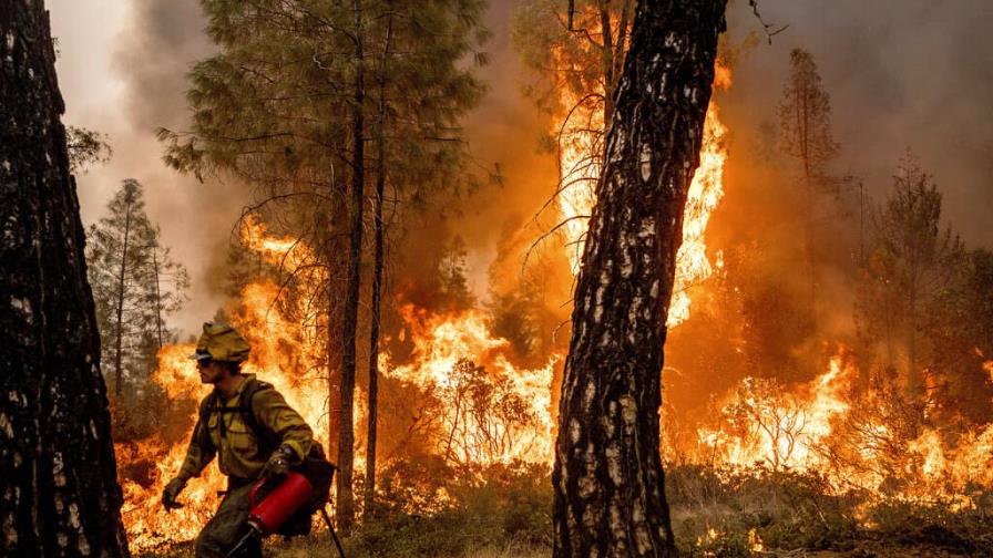 Clima más frío ayuda en combate a incendio en California