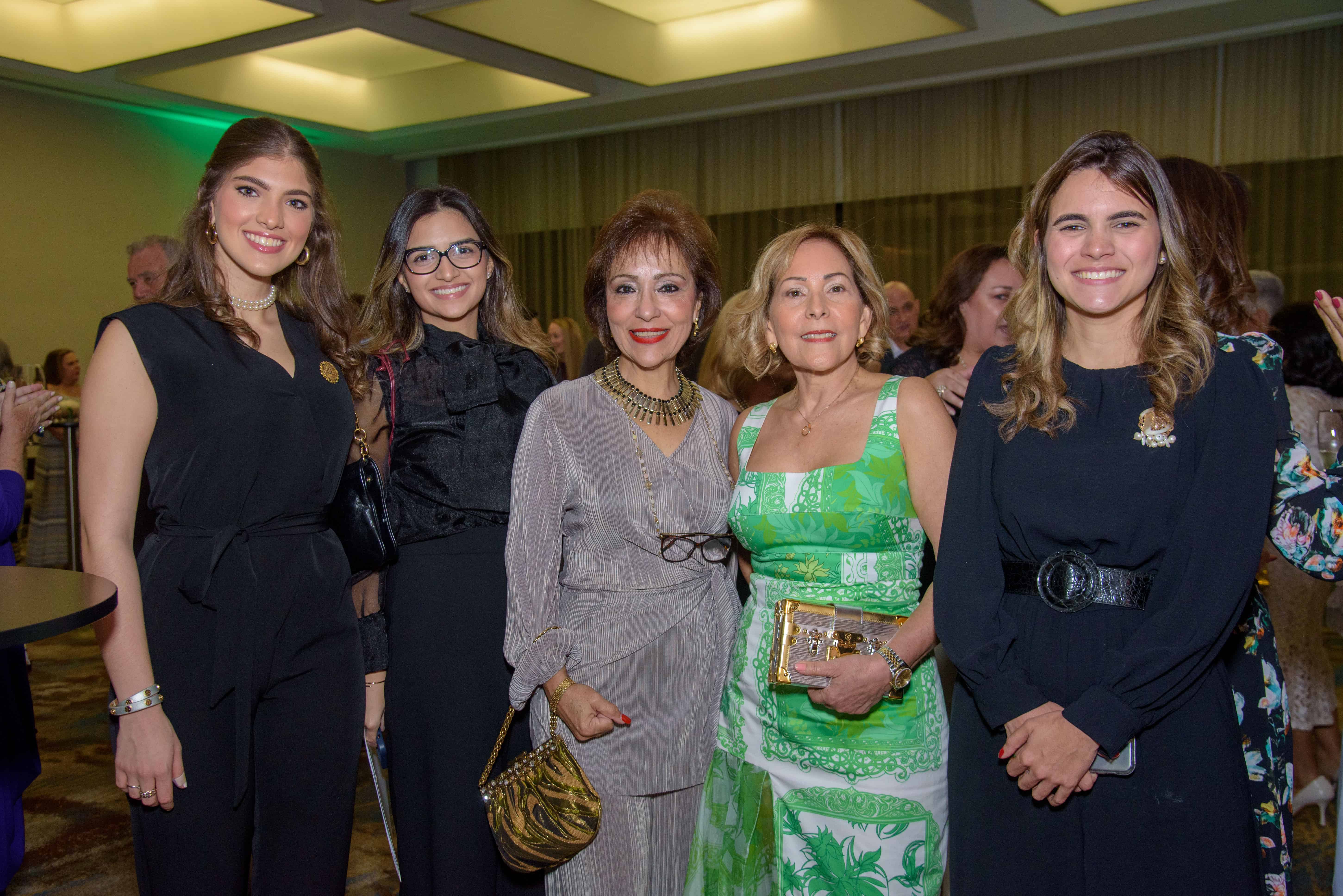 María Eugenia González, María Jesús Melgen, Rosa María Nadal, Armidis Galán y Denisse Cabral. 