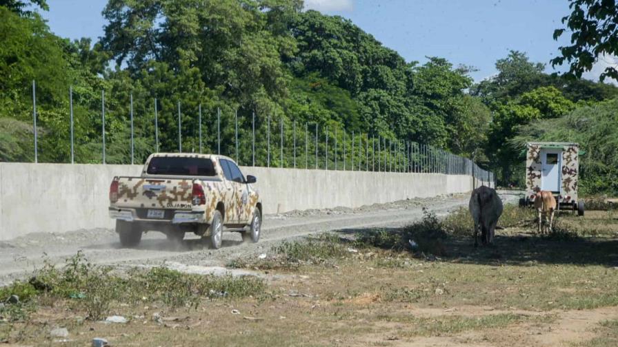 Propietarios de terrenos donde se construye muro fronterizo en Dajabón reclaman pagos