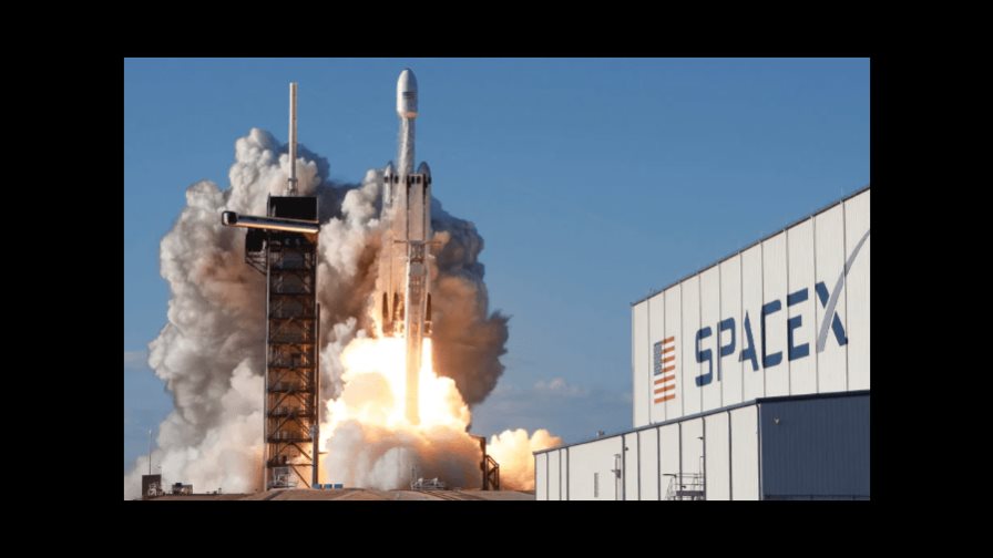 SpaceX lanza su cohete Falcon 9 con 34 satélites de Starlink