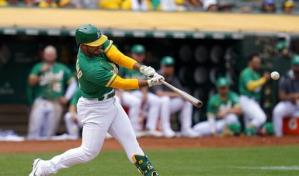 Ramón Laureano da jonrón y Atléticos derrotan a Medias Blancas con rally de seis vueltas