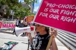 Clínicas de Florida desafían multa por falta en período de espera para interrumpir embarazos