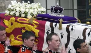 De roble y plomo fabricado hace más de 30 años, detalles del féretro de la reina Isabel II