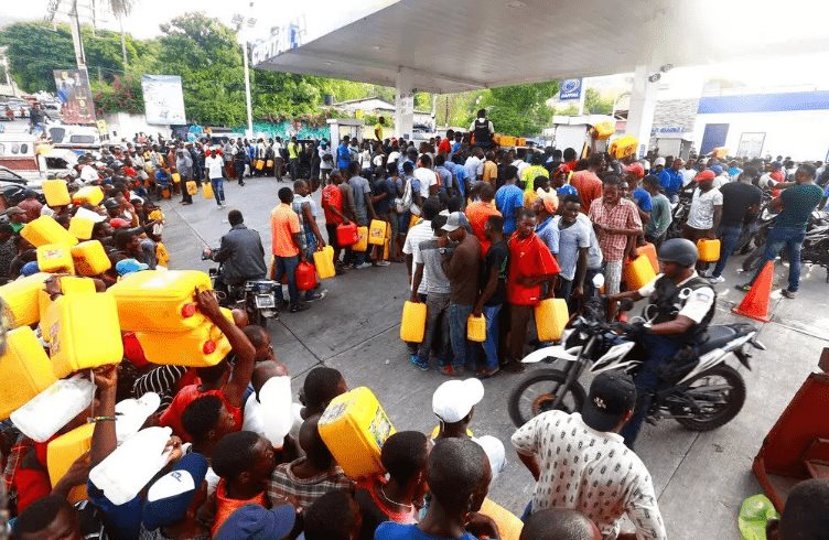 La próxima subida de los combustibles, un desafío más para los haitianos