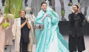 Linda Evangelista protagoniza el desfile de Fendi en la New York Fashion Week