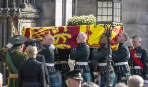 Los cuatro hijos de Isabel II realizan la vigilia tradicional en la Catedral de San Gil de Edimburgo
