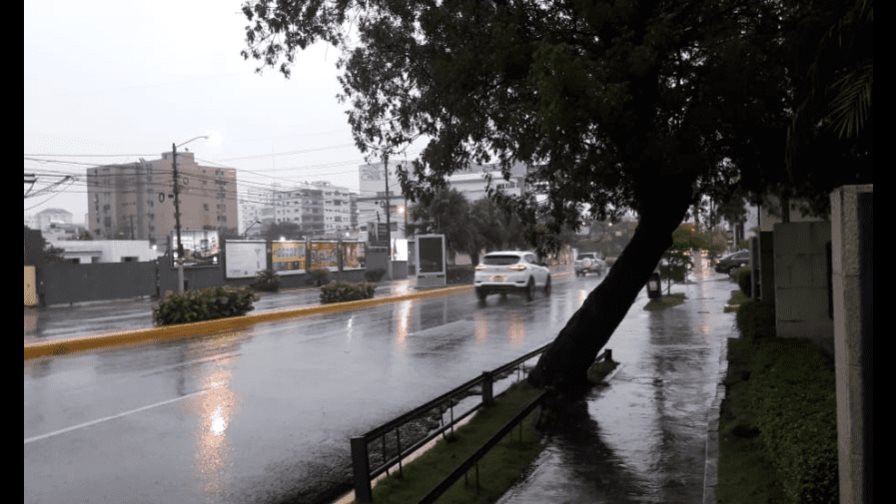 Llegará una onda tropical este lunes al país Llegará una onda tropical este lunes al país
