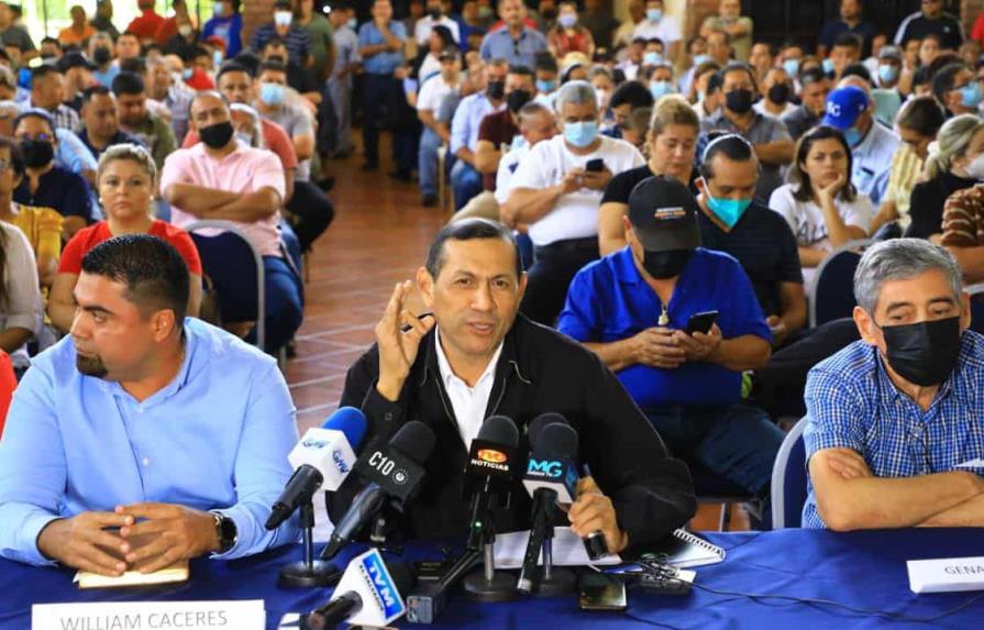 Empresarios de transporte salvadoreño piden a Bukele que considere reelección