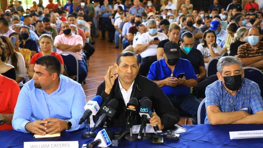 Empresarios de transporte salvadoreño piden a Bukele que considere reelección