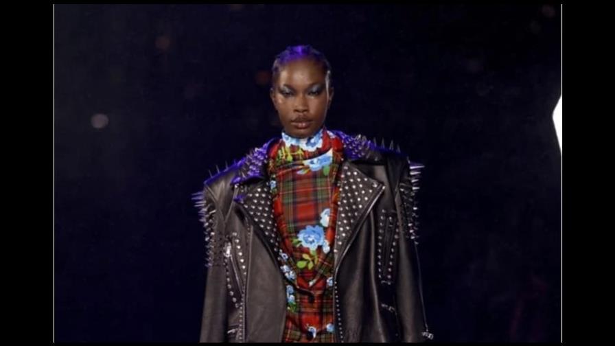 Tommy Hilfiger propone un otoño estilo colegial bajo la lluvia de Nueva York