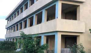 Falta de aulas y butacas empaña inicio del año escolar en Higüey