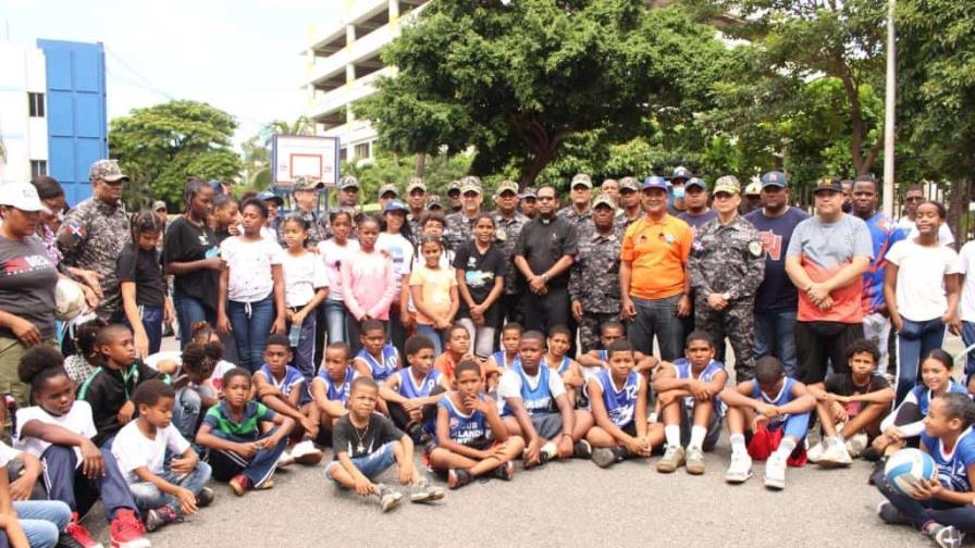 Niños La Feria y Nueva Barquita disfrutan domingo deportivo en la Policía Niños La Feria y Nueva Barquita disfrutan domingo deportivo en la Policía