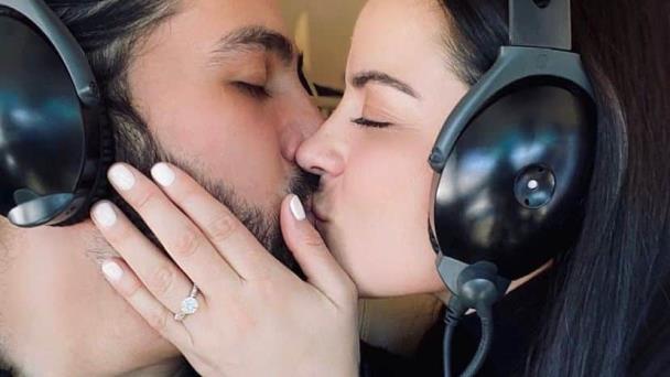 Maite Perroni se compromete con el director Andrés Tovar