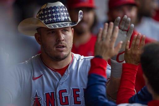 Trout pega jonrón por 7mo juego seguido en derrota de los Angelinos