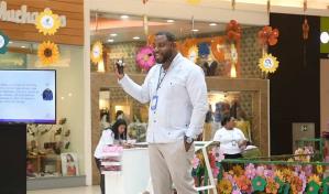 Charla sobre el buen uso de la mochila y la postura ideal en el Árbol de la Esperanza