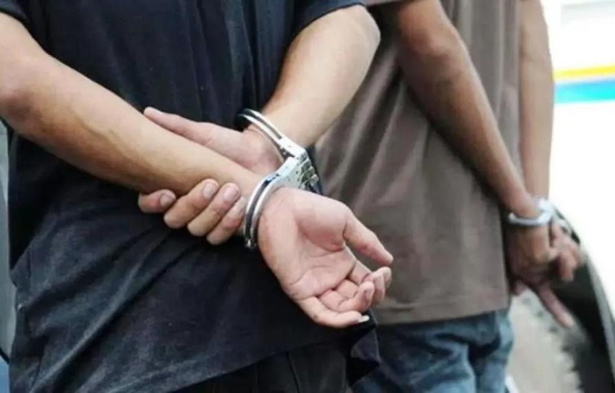 Apresan dos hombres con 255 porciones de drogas en San Pedro de Macorís