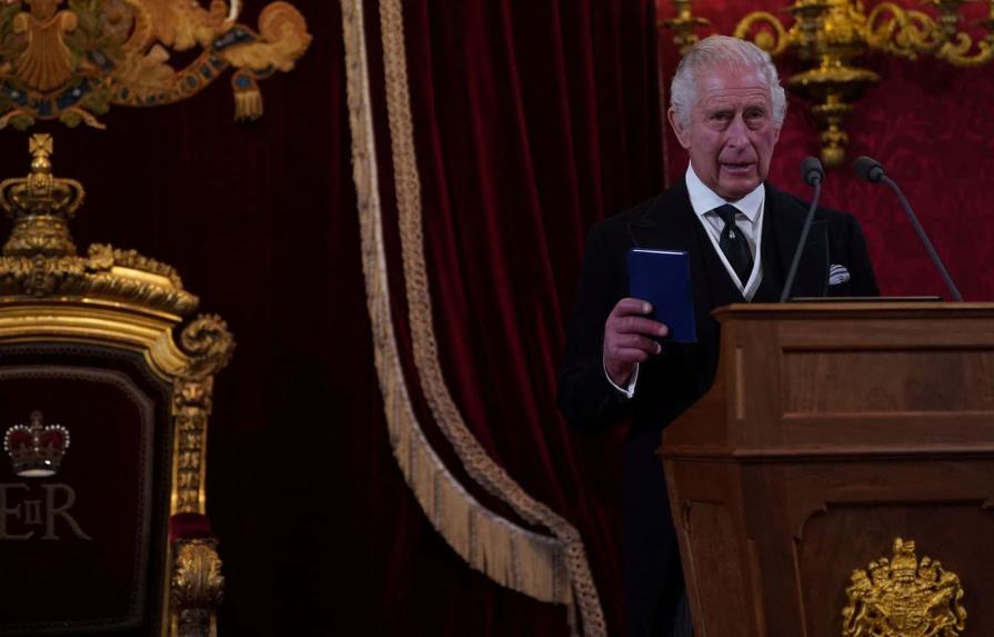 Carlos III inicia primera visita a Irlanda del Norte desde su proclamación