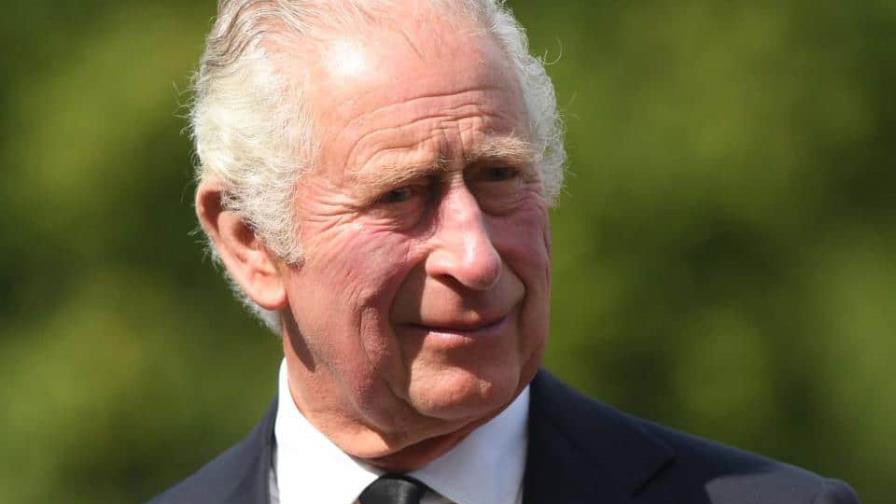 Carlos III planea una monarquía más austera y reducida Carlos III planea una monarquía más austera y reducida