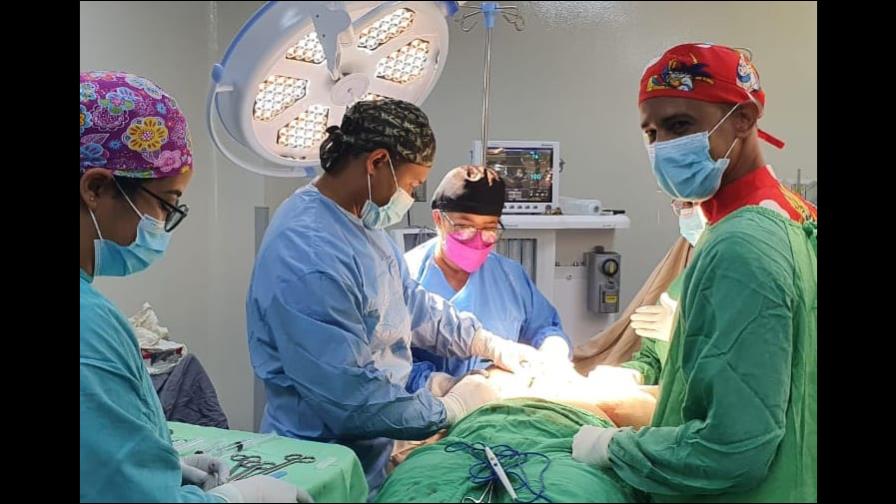 Realizan operativo gratuito de reducción mamaria en San Juan