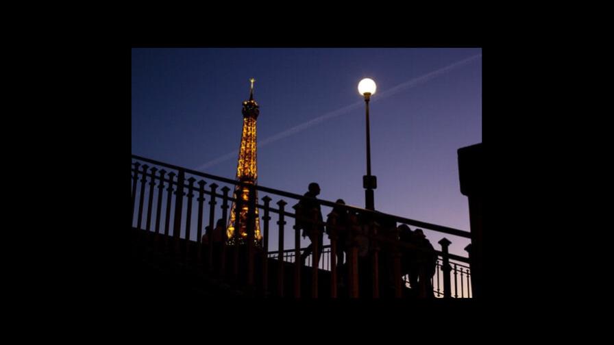 Apagarán más temprano luces de Torre Eiffel para ahorrar energía Apagarán más temprano luces de Torre Eiffel para ahorrar energía