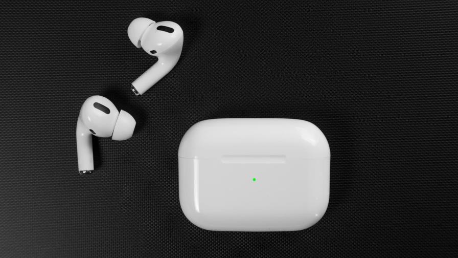 Apple confirma que iOS 16 detecta AirPods falsificados pero no bloquea su uso
