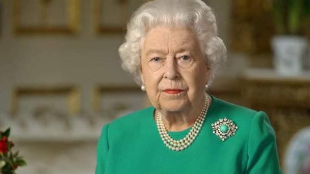 Más allá de The Crown: películas y series sobre la reina Isabel II
