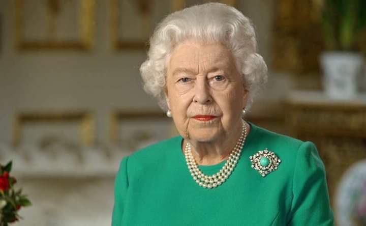 Más allá de The Crown: películas y series sobre la reina Isabel II