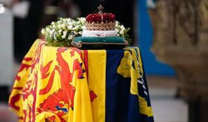 El féretro de Isabel II parte desde Escocia hacia Londres