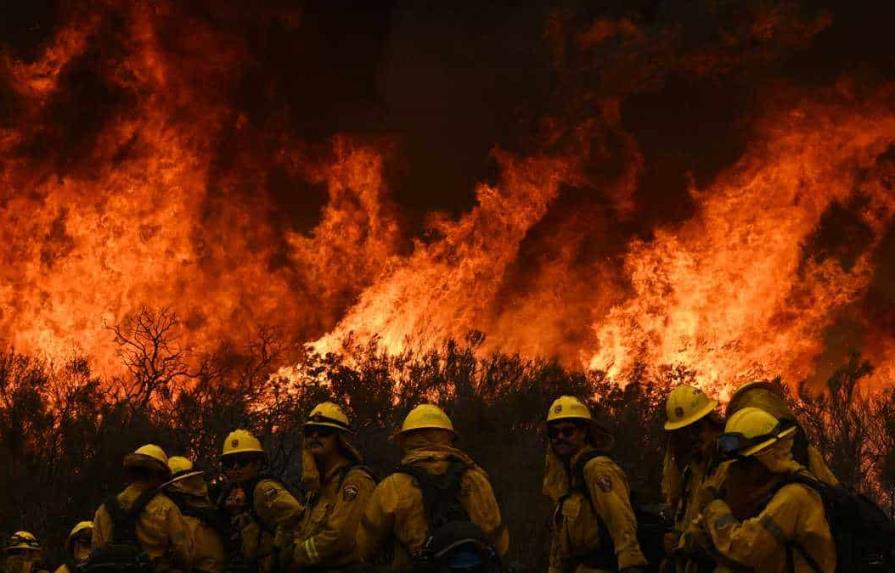 Vasto incendio y centenas de hogares evacuados en el noroeste de EEUU