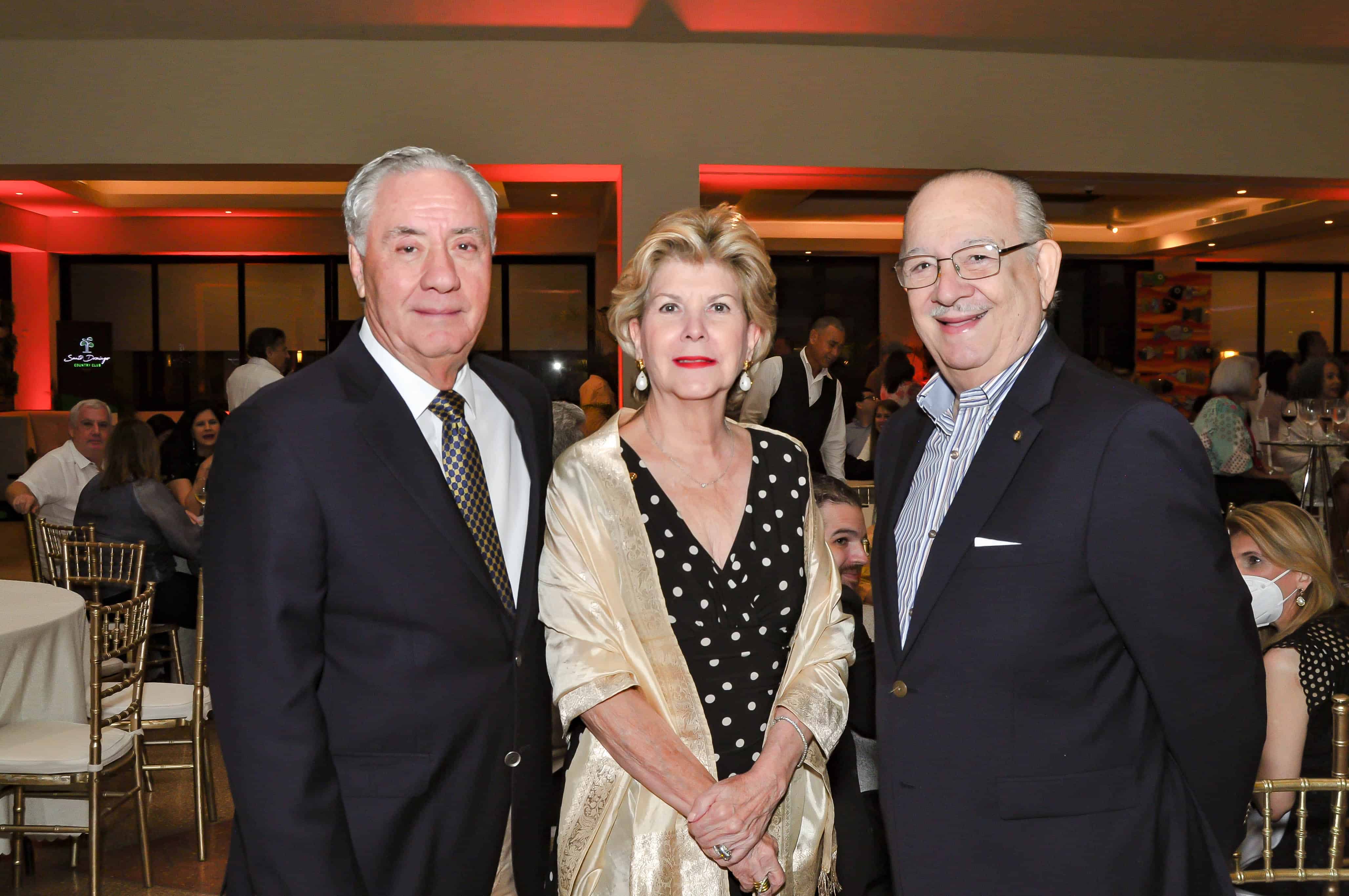 Leonardo Vargas, Norma de Vargas y César Iván Feri Iglesias.