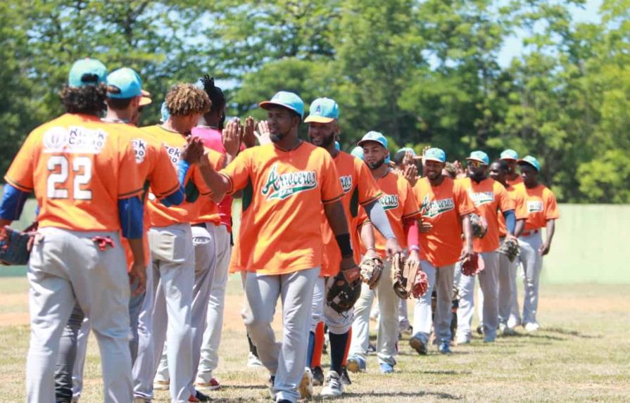 Moca, Bonao, Puerto Plata y La Vega avanzan a playoffs en Liga de Béisbol de Verano