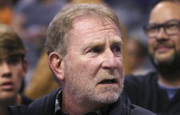 El dueño de los Suns de Phoenix suspendido por 1 año por racismo
