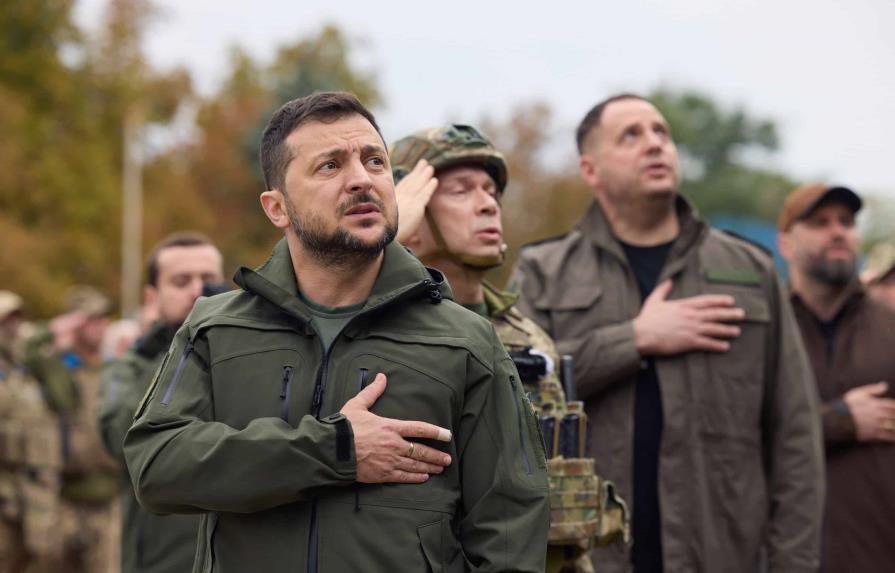 Zelenski promete victoria de Ucrania durante visita a región liberada de Járkov