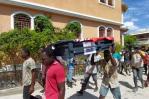 Haití: En comuna Les Cayes protestan con un ataúd con fotos de Ariel Henry