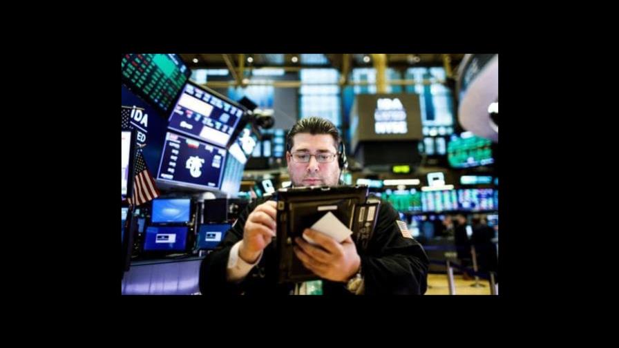 Wall Street cierra en verde y el Dow Jones sube un 2.47 %