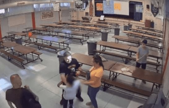 Video muestra a director de una escuela en California empujando a estudiante con autismo