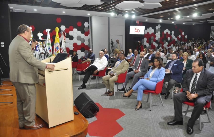 Estudiantes dominicanos presentan más de 100 proyectos de ciencia y tecnología en congreso